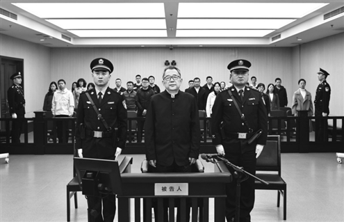 孙志刚在庭审现场 新华社发